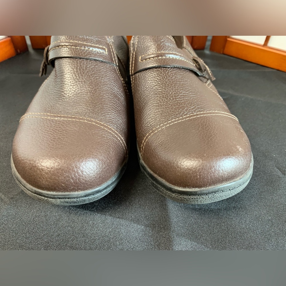 Clarks Women’s Brown Shoes. Condition Fair. Size 10 - Picture 2 of 5